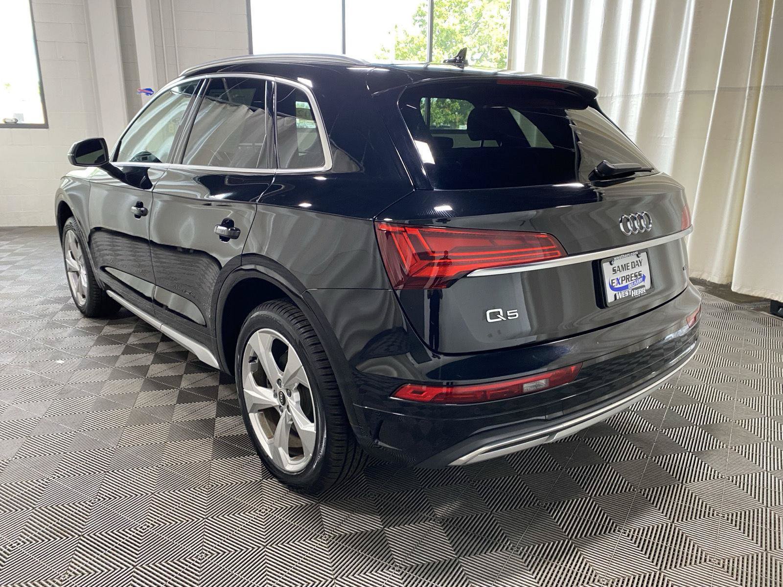 Used 2021 Audi Q5 2.0T Premium Plus w/ Premium Plus Package AWD/4WD image 11