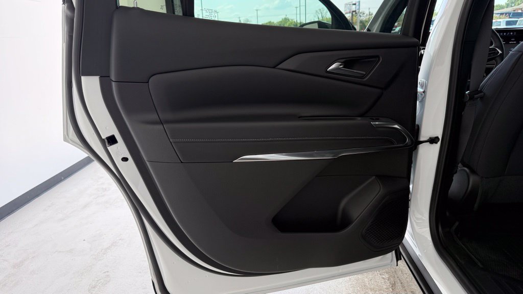 New 2027 Chevrolet Traverse LT w/ Driver Confidence Package FWD image 34