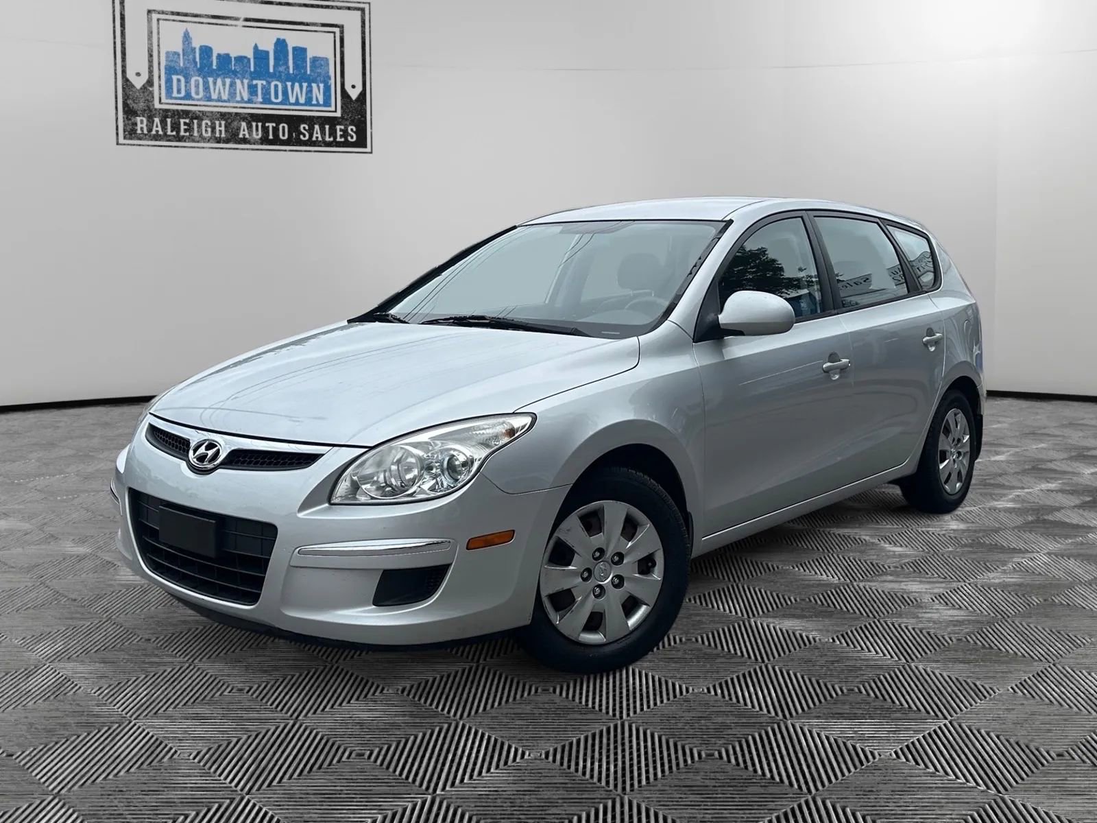 Used 2011 Hyundai Elantra GLS image 2