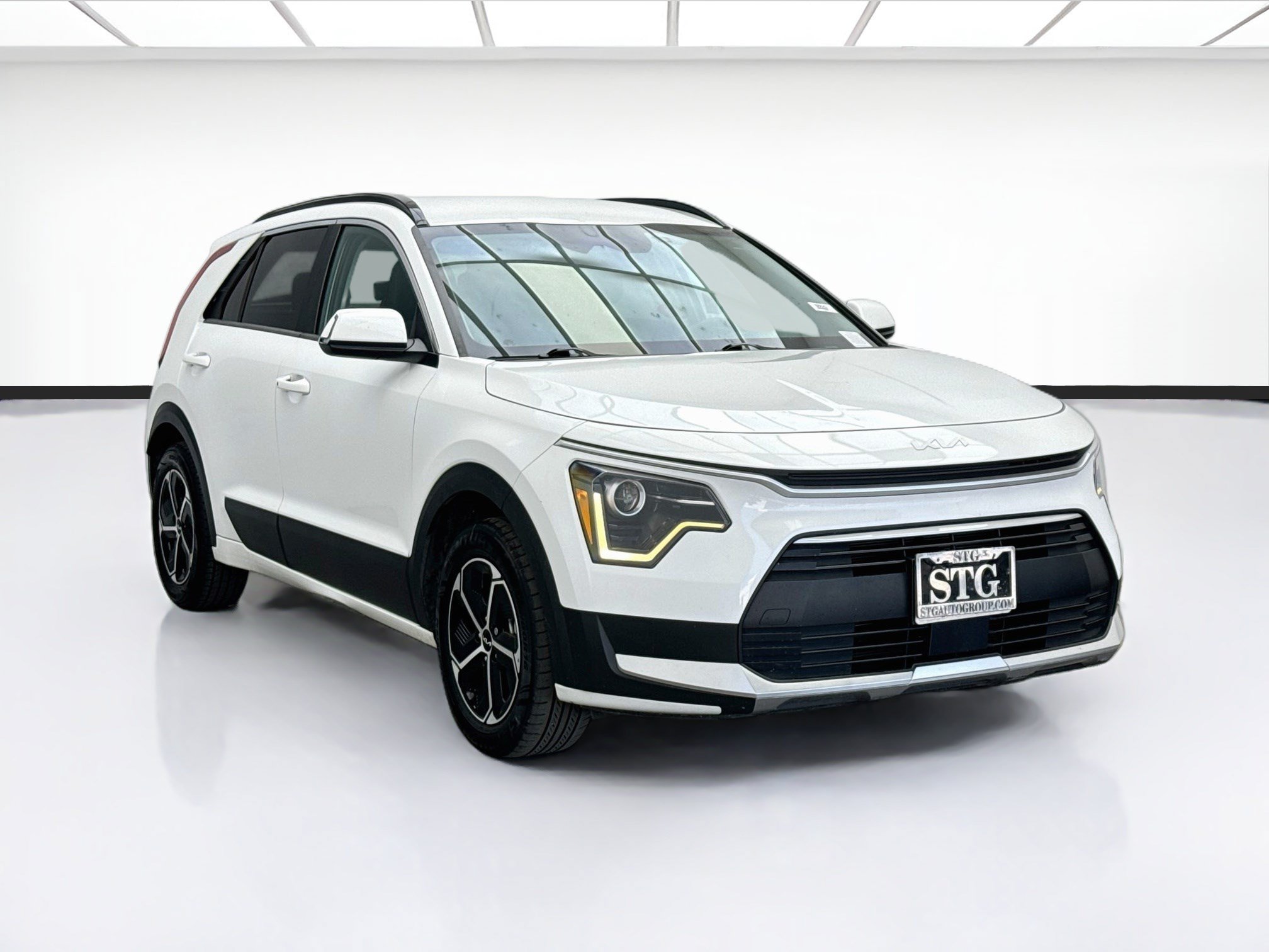 Used 2025 Kia Niro EX FWD image 3