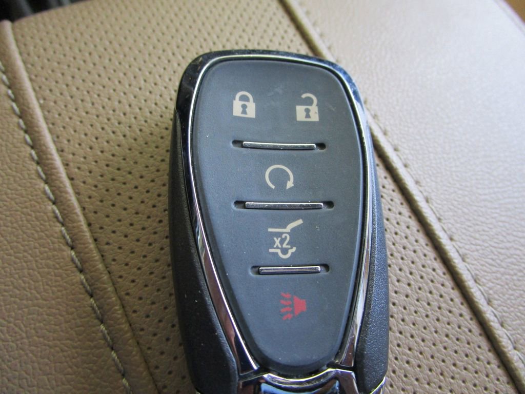 Used 2023 Chevrolet Traverse Premier image 46