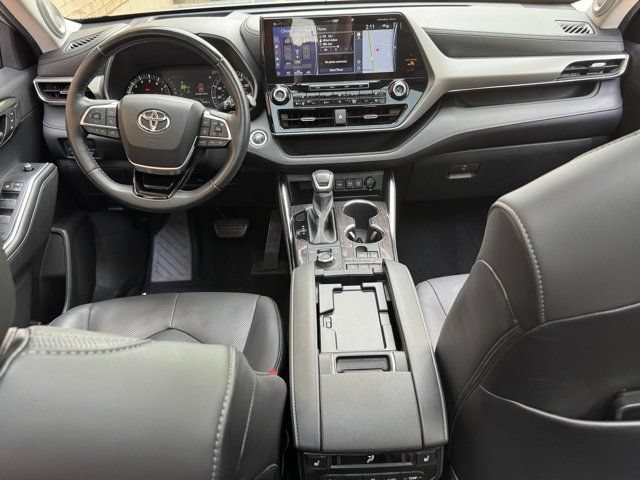 Used 2020 Toyota Highlander Platinum AWD/4WD image 26