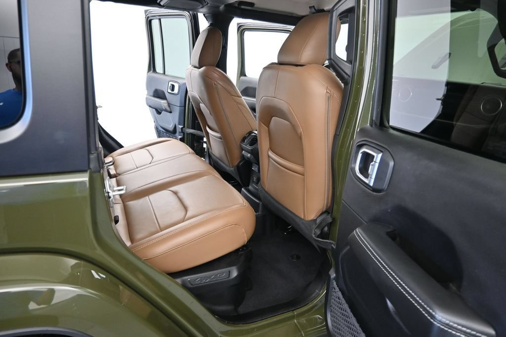 Used 2023 Jeep Wrangler Unlimited Sahara w/ Cold Weather Group AWD/4WD image 18