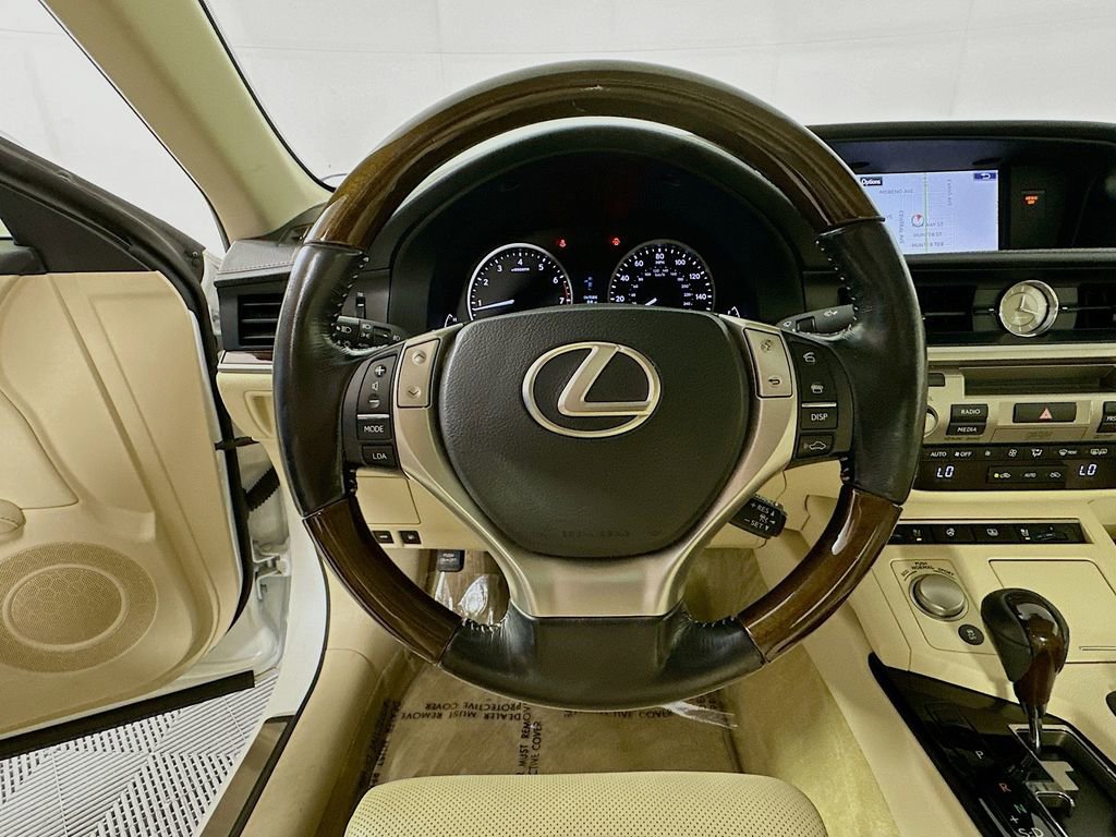 Used 2015 Lexus ES 350 w/ Ultra Luxury Package FWD image 13