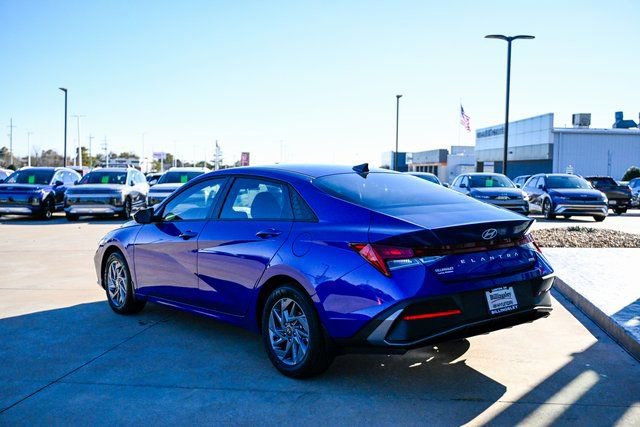 New 2026 Hyundai Elantra Blue image 3