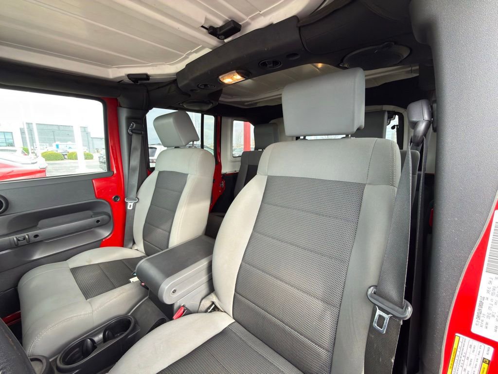 Used 2010 Jeep Wrangler Unlimited Sahara image 15