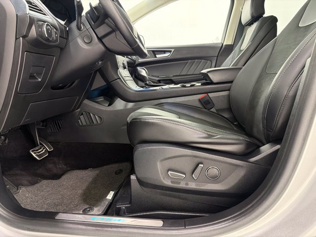 Used 2016 Ford Edge Sport w/ Equipment Group 401A AWD/4WD image 14