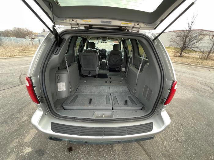 Used 2005 Dodge Grand Caravan SXT w/ Premium Group image 25