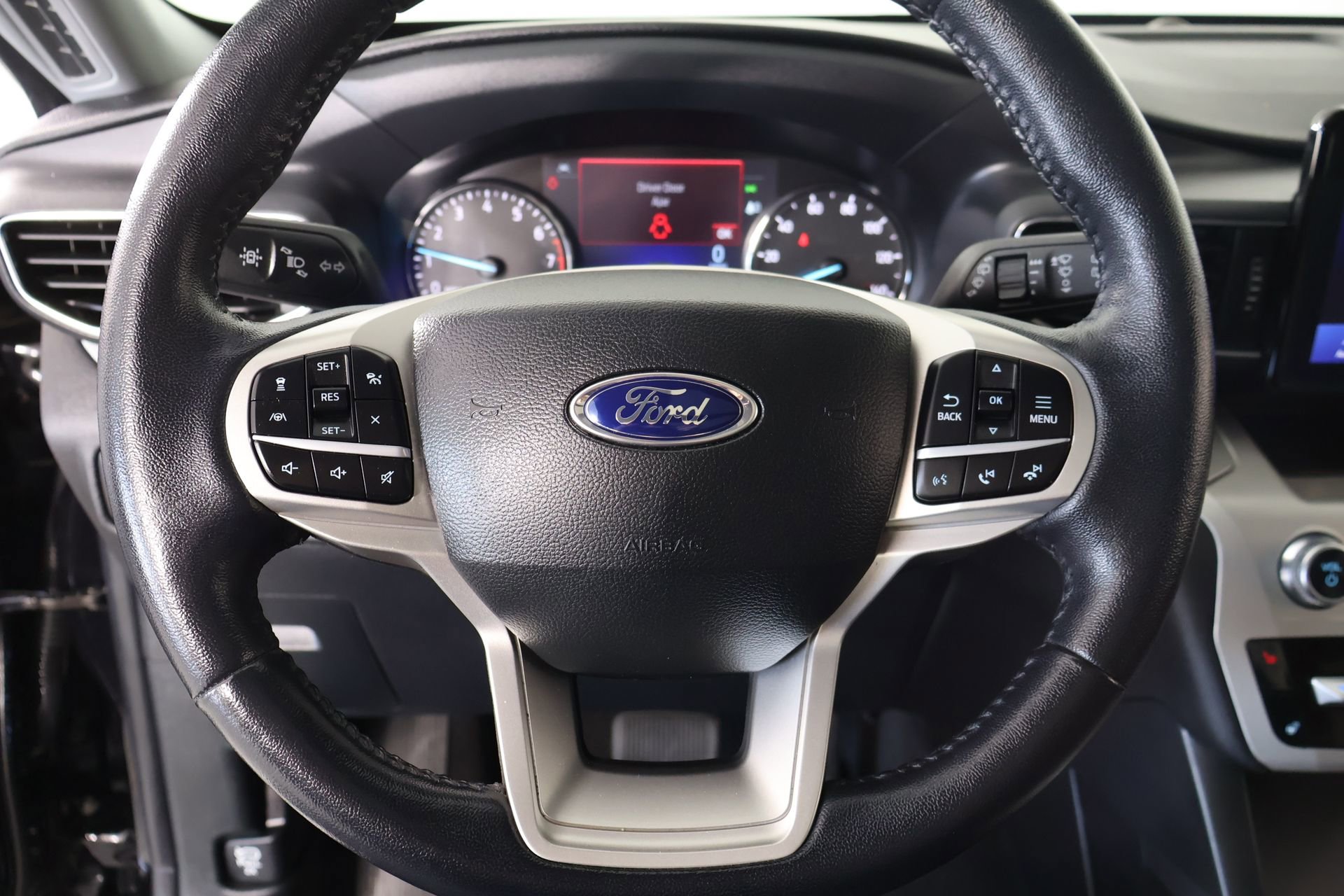 Used 2022 Ford Explorer XLT w/ Equipment Group 202A AWD/4WD image 3