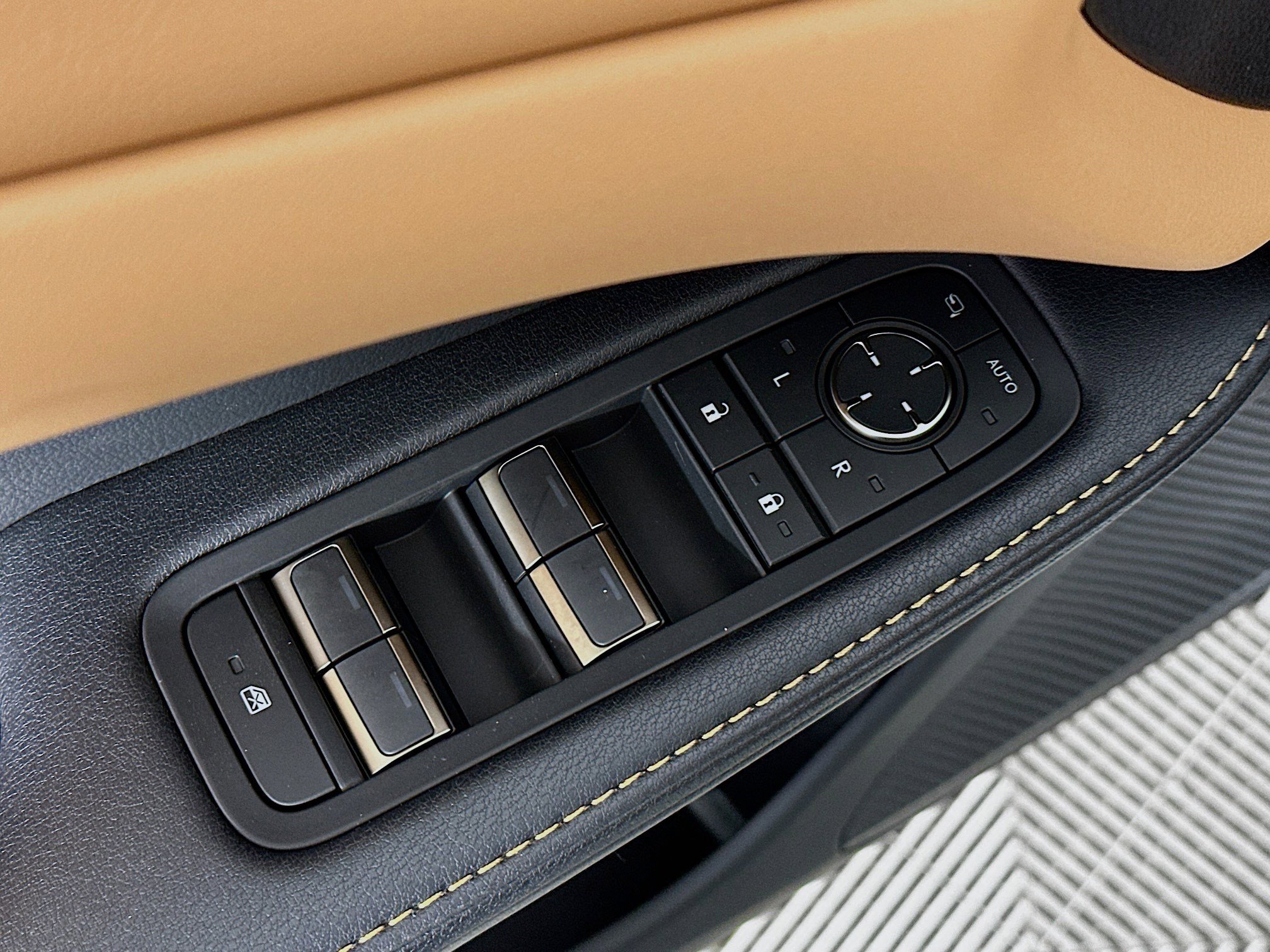 New 2026 Lexus RX 450h AWD image 18