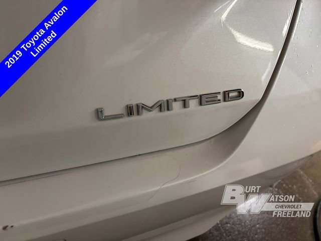 Used 2019 Toyota Avalon Limited image 2