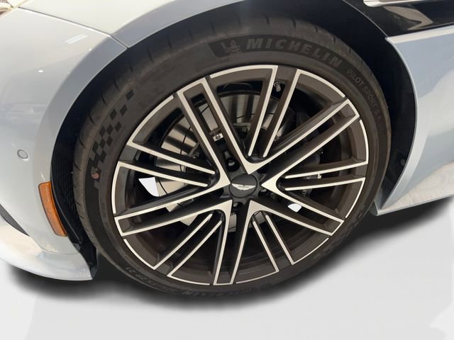 Used 2025 Aston Martin DB12 Convertible image 7