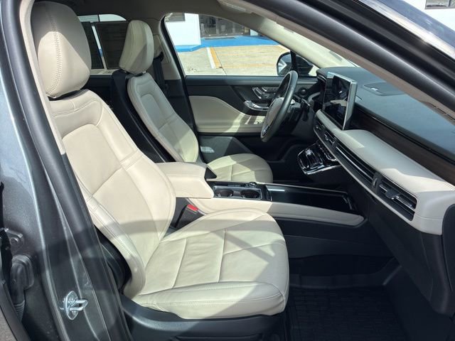 Used 2025 Lincoln Corsair Reserve w/ Equipment Group 202A image 27