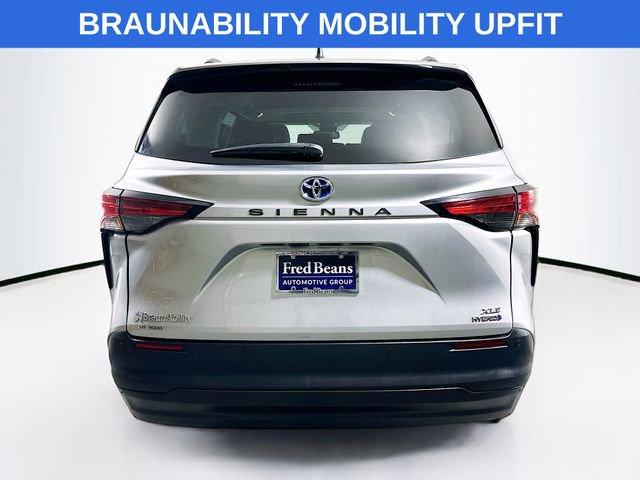 Used 2021 Toyota Sienna XLE w/ XLE Plus Package image 6
