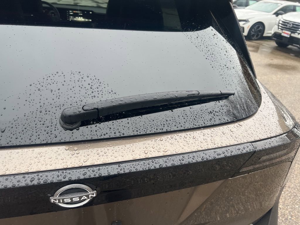 Certified 2025 Nissan Kicks SR AWD/4WD image 32