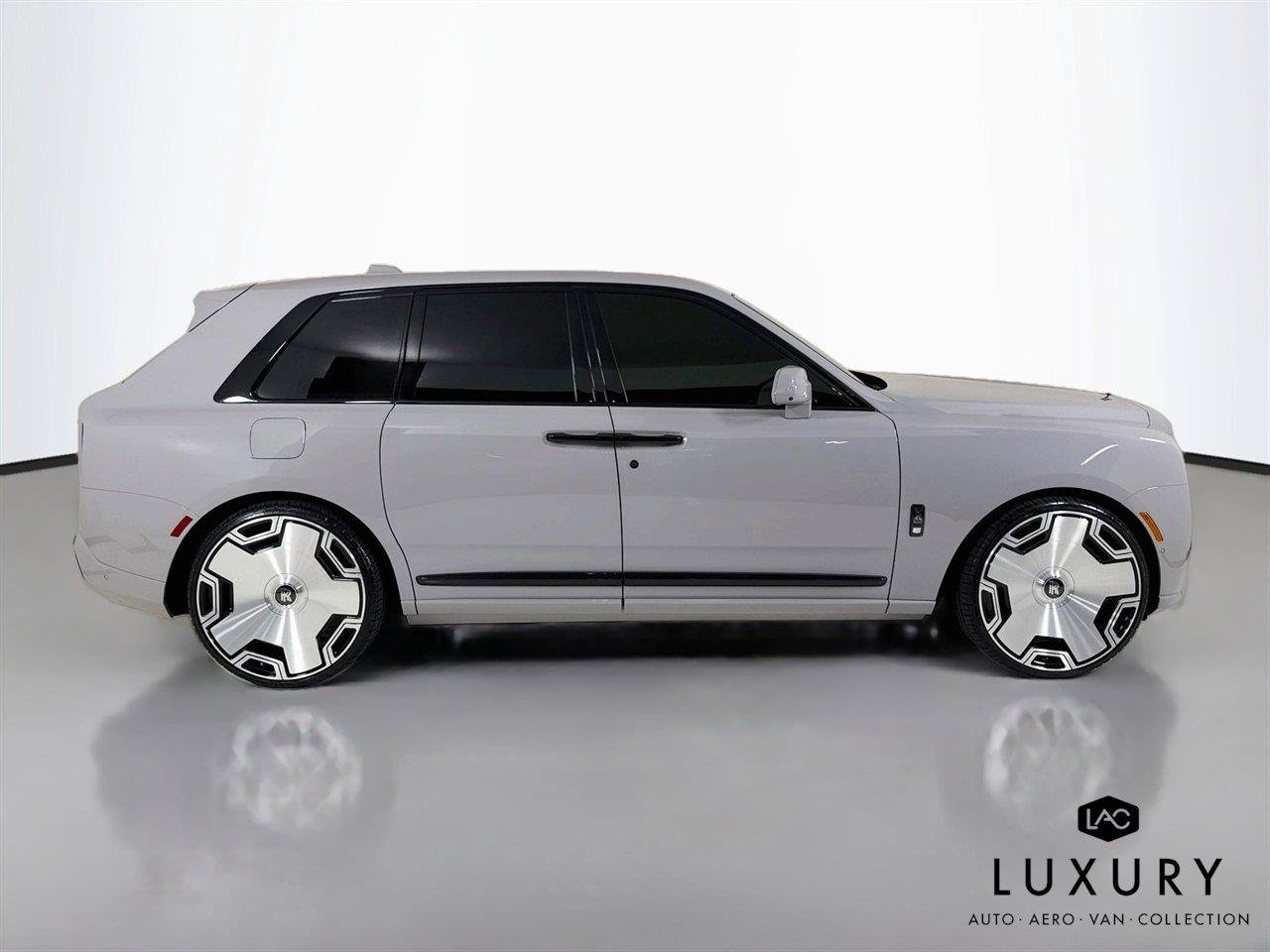 Used 2025 Rolls-Royce Cullinan Black Badge AWD/4WD image 5