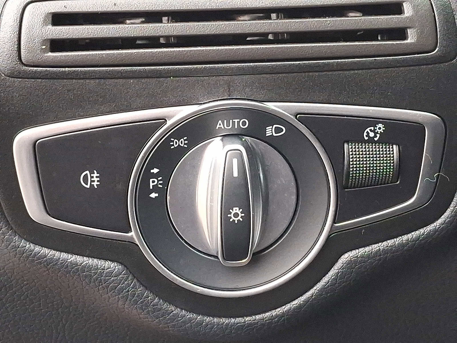 Used 2021 Mercedes-Benz GLC 300 4MATIC image 25