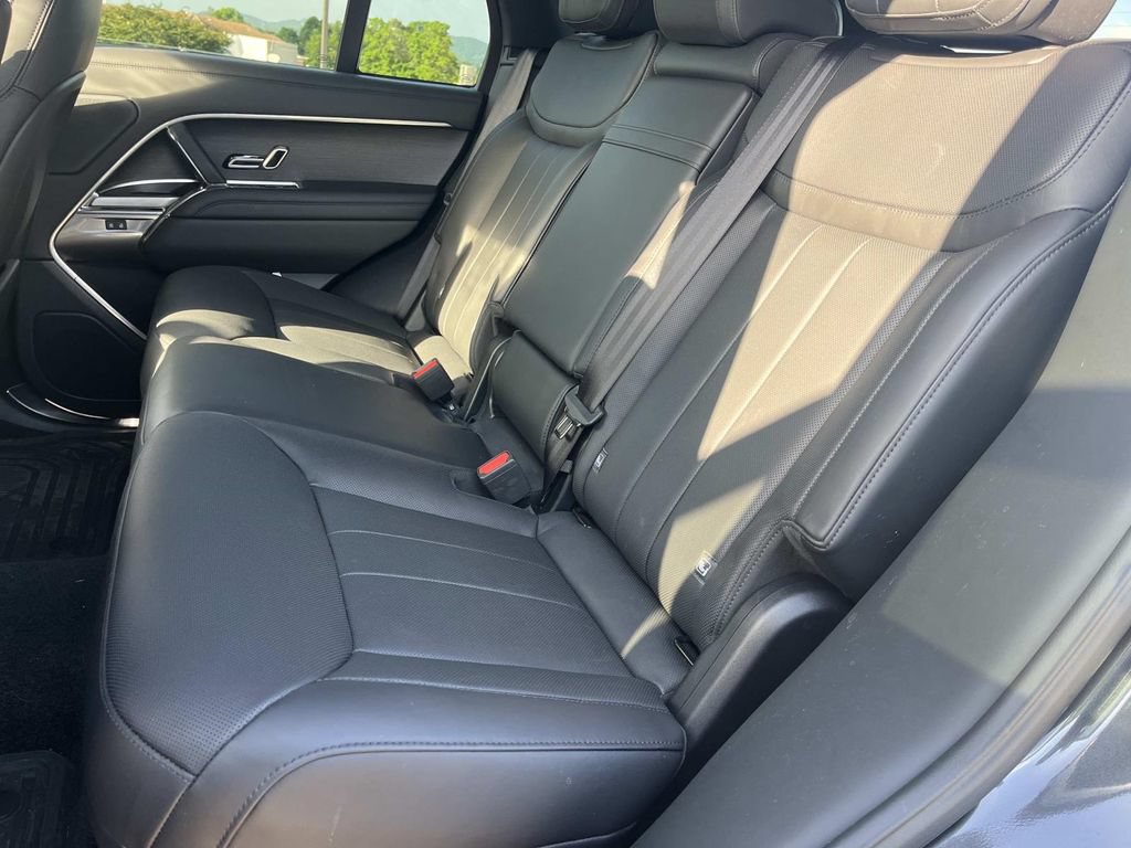 Certified 2025 Land Rover Range Rover SE AWD/4WD image 12