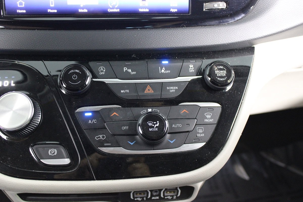 Used 2023 Chrysler Pacifica Touring-L FWD image 21