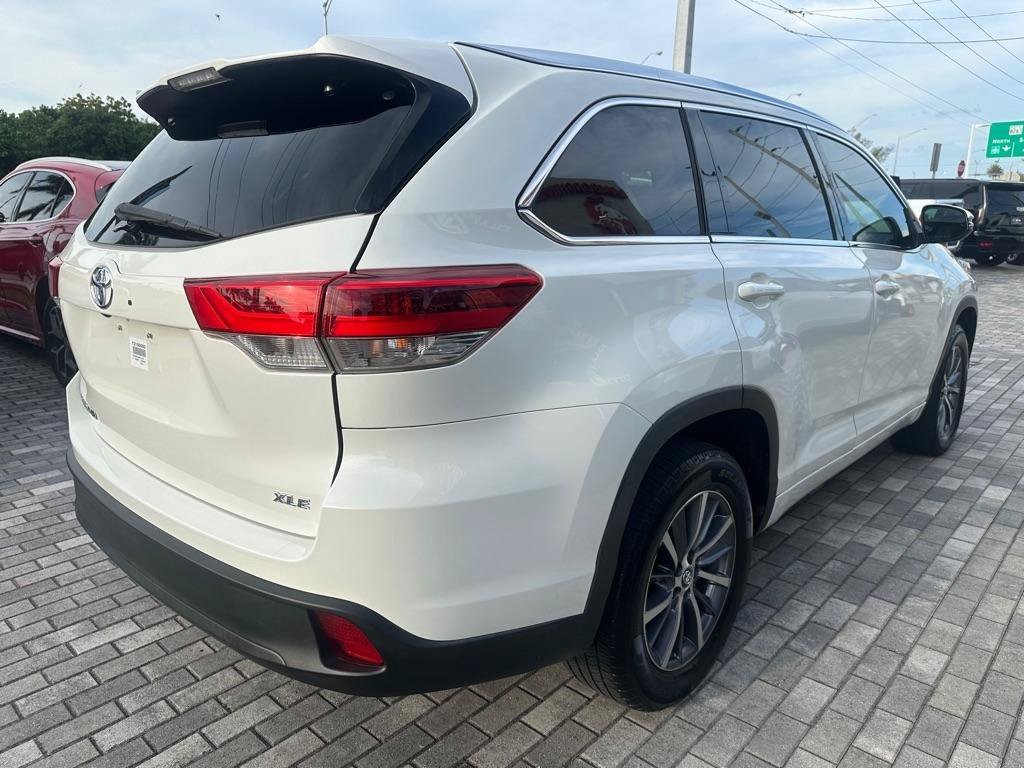 Used 2017 Toyota Highlander XLE FWD image 9