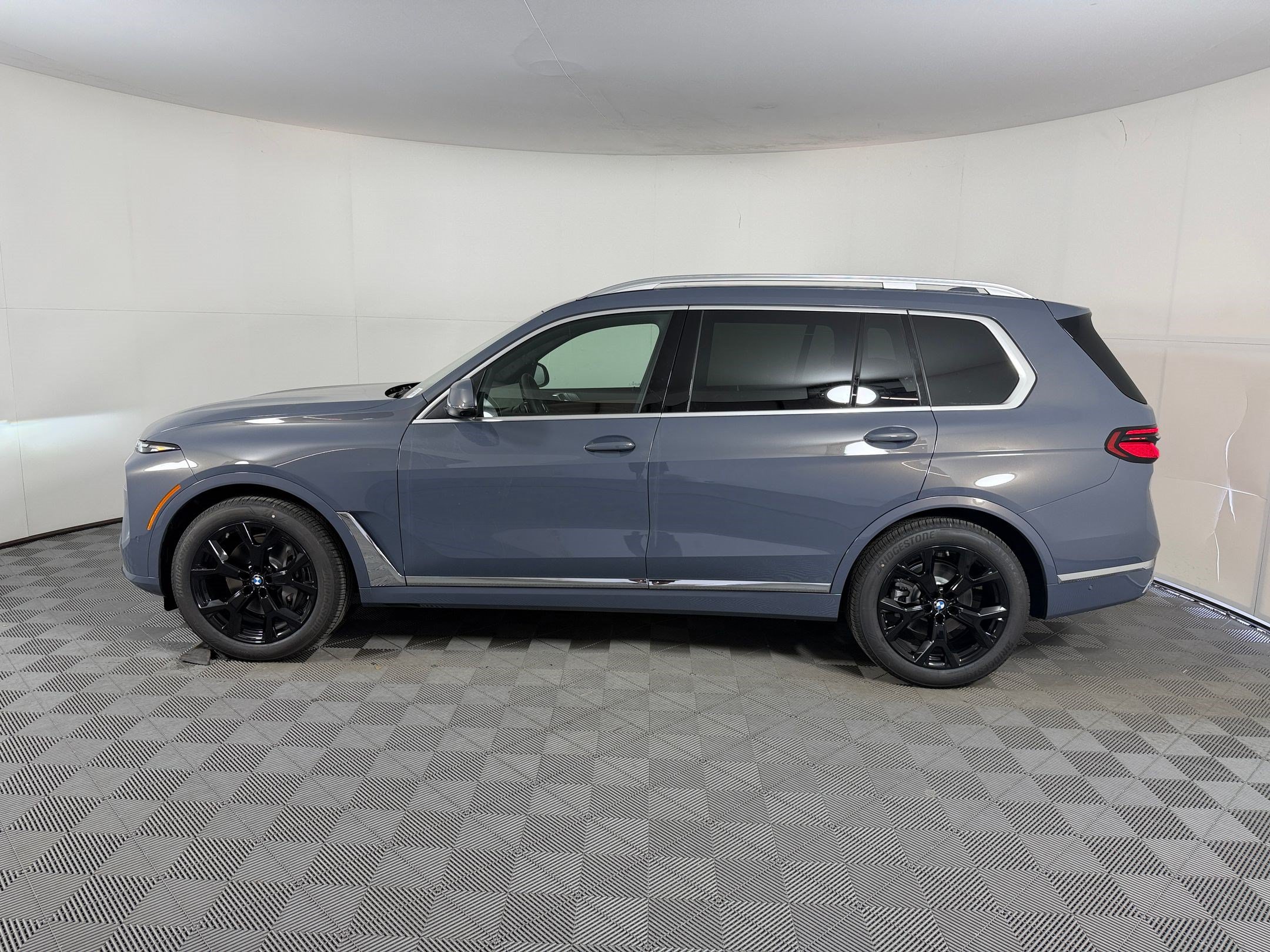 New 2027 BMW X7 xDrive40i w/ Premium Package AWD/4WD image 2