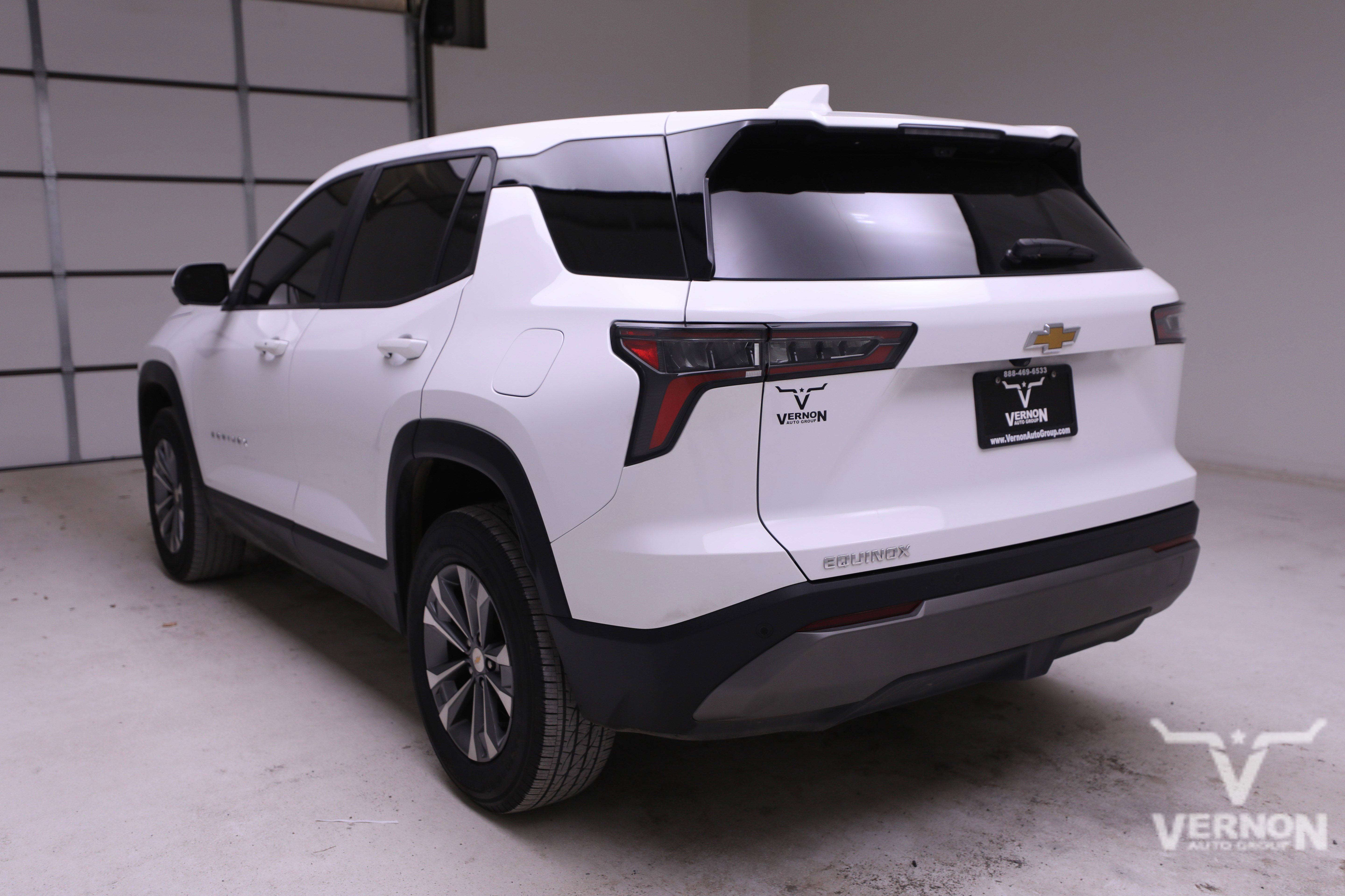 Used 2025 Chevrolet Equinox LT w/ Safety and Technology Package image 3