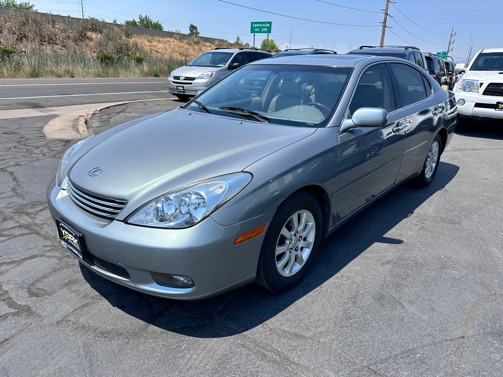 Used 2002 Lexus ES 330 FWD image 2