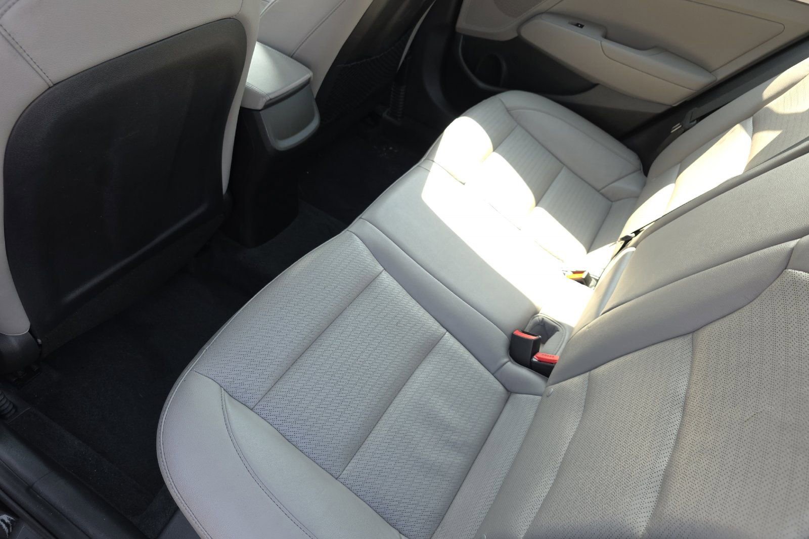 Used 2019 Hyundai Elantra Limited image 12