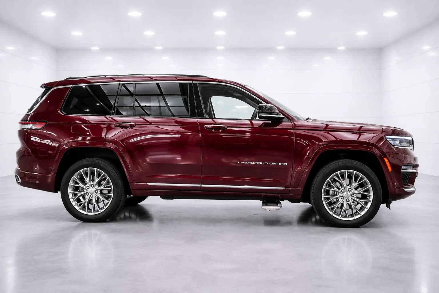 Used 2023 Jeep Grand Cherokee Summit w/ Adv Protech Group IV AWD/4WD image 6