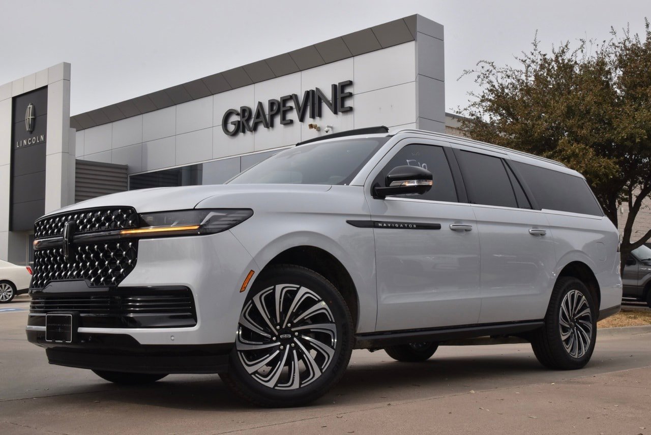 New 2025 Lincoln Navigator L Black Label AWD/4WD image 8