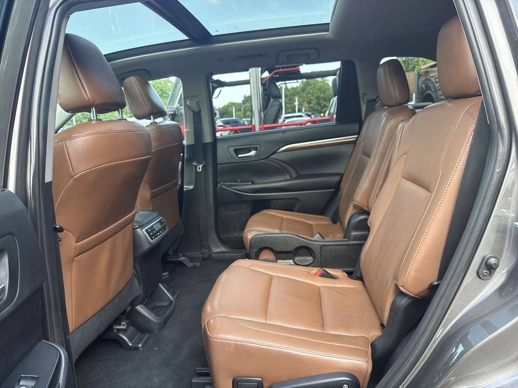Used 2019 Toyota Highlander Limited Platinum AWD/4WD image 25
