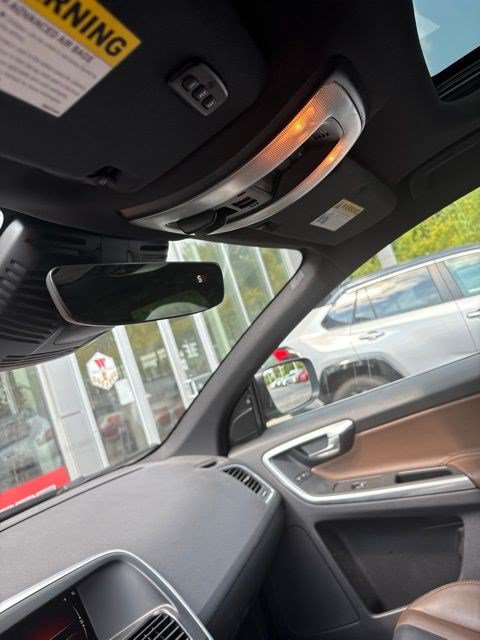 Used 2015 Volvo XC60 T5 w/ Proximity Package AWD/4WD image 18