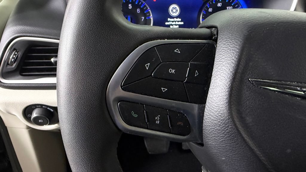 Used 2023 Chrysler Pacifica Touring-L FWD image 18