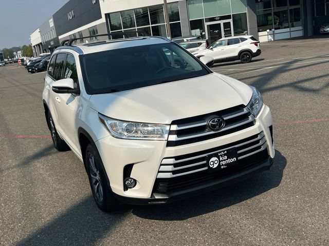 Used 2017 Toyota Highlander XLE w/ Carpet Mat Package AWD/4WD image 7