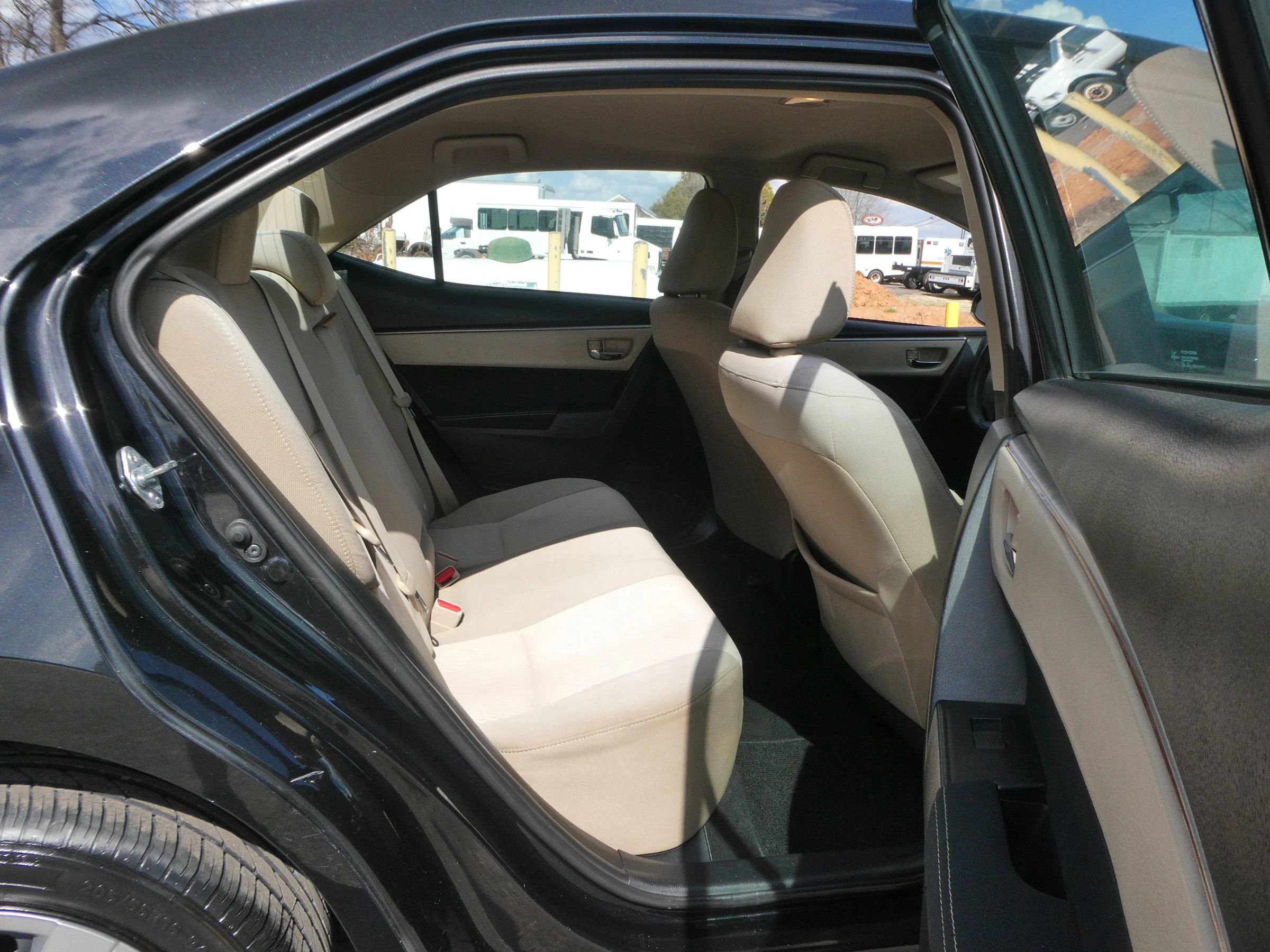 Used 2015 Toyota Corolla LE FWD image 25