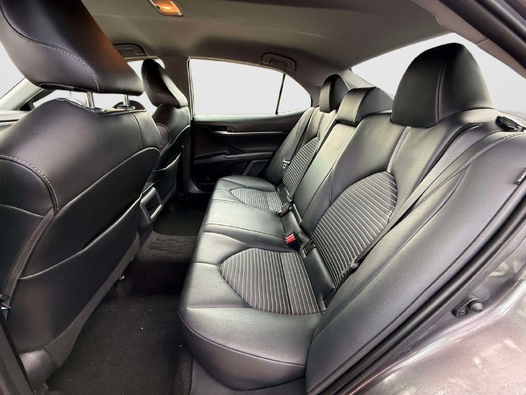 Used 2020 Toyota Camry SE FWD image 10