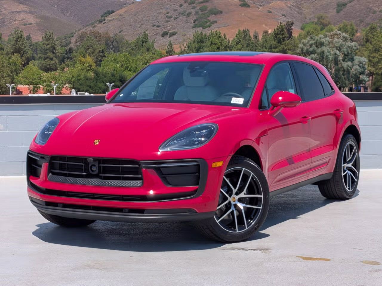 Certified 2025 Porsche Macan AWD/4WD image 1