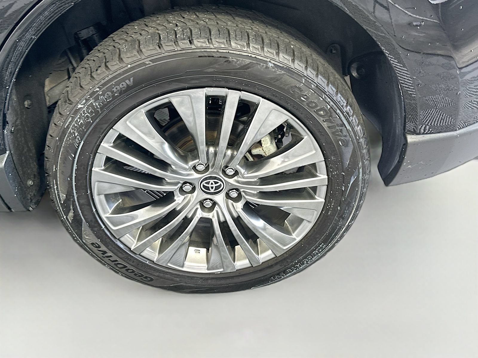 Used 2023 Toyota Venza XLE AWD/4WD image 30