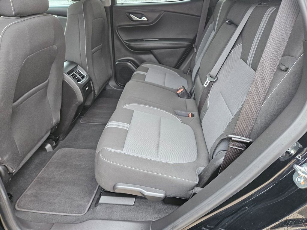 Used 2025 Chevrolet Blazer LT FWD image 27