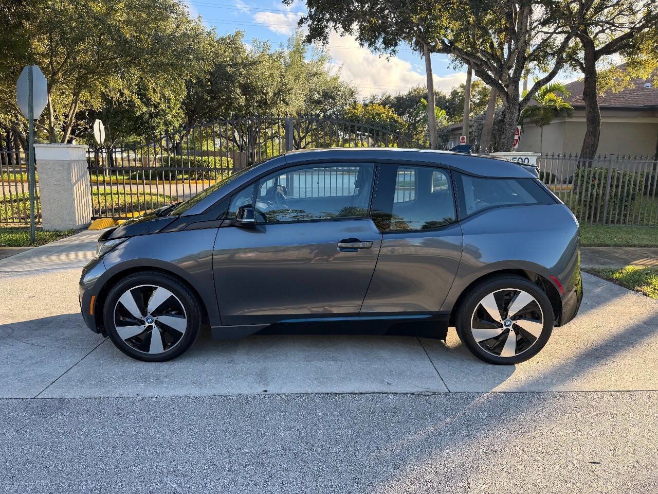 Used 2017 BMW i3 w/ Range Extender image 3