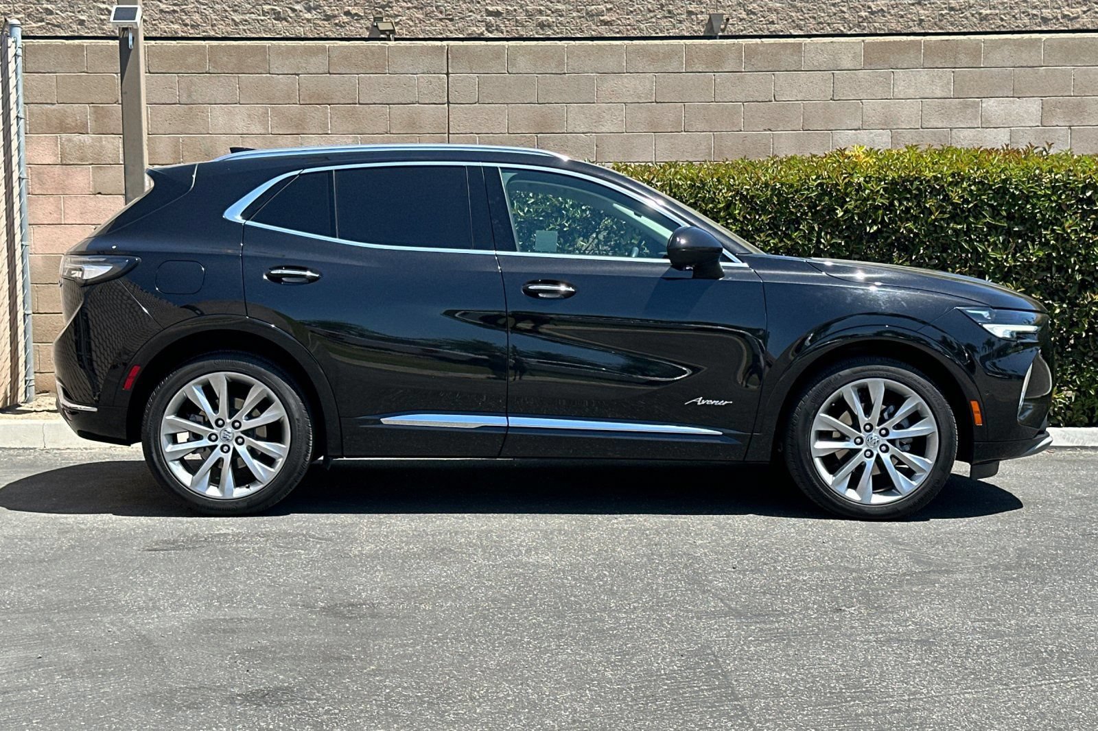 Certified 2023 Buick Envision Avenir AWD/4WD image 3