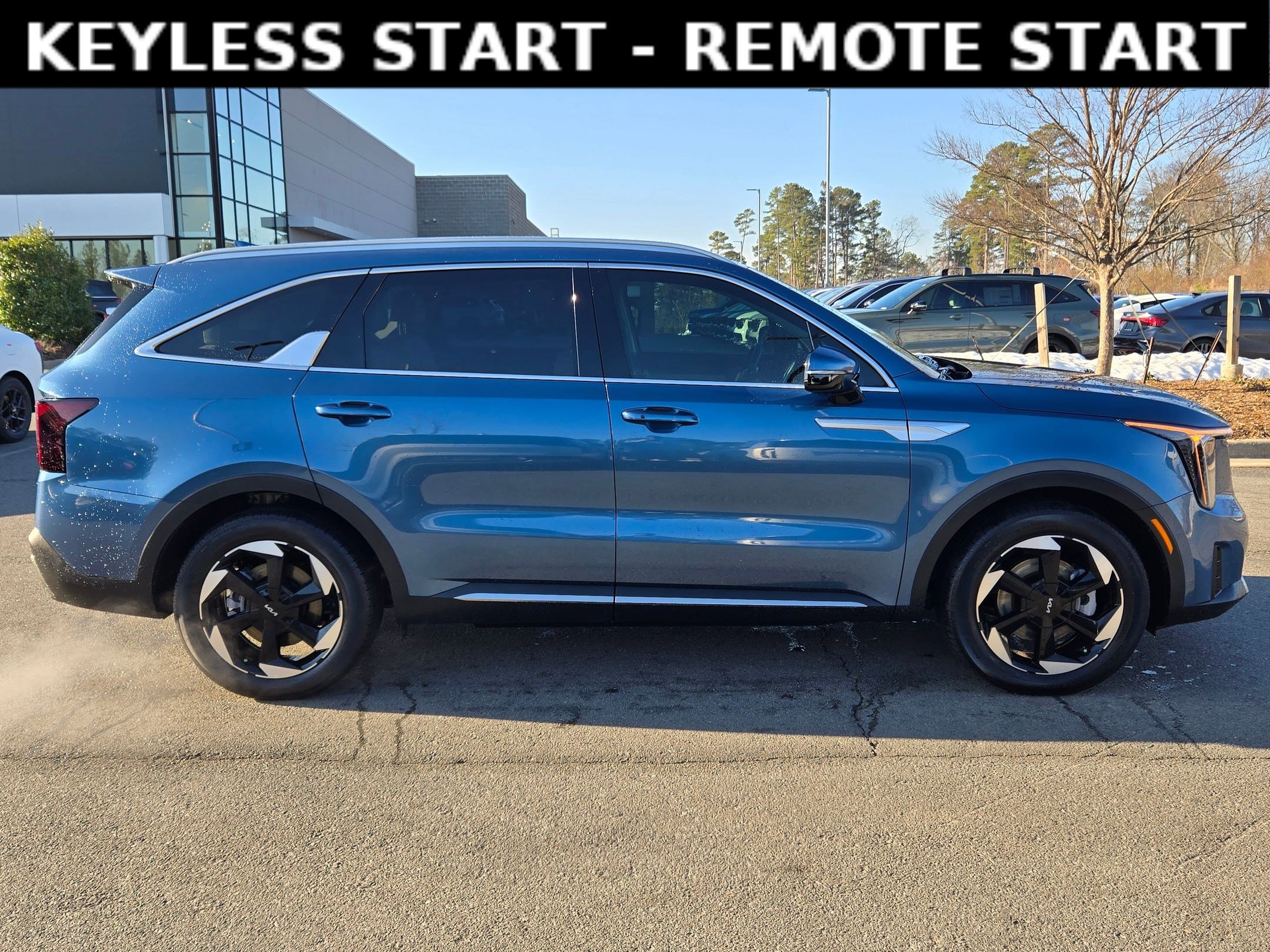 Certified 2025 Kia Sorento EX w/ EX Panoramic Sunroof Package image 8