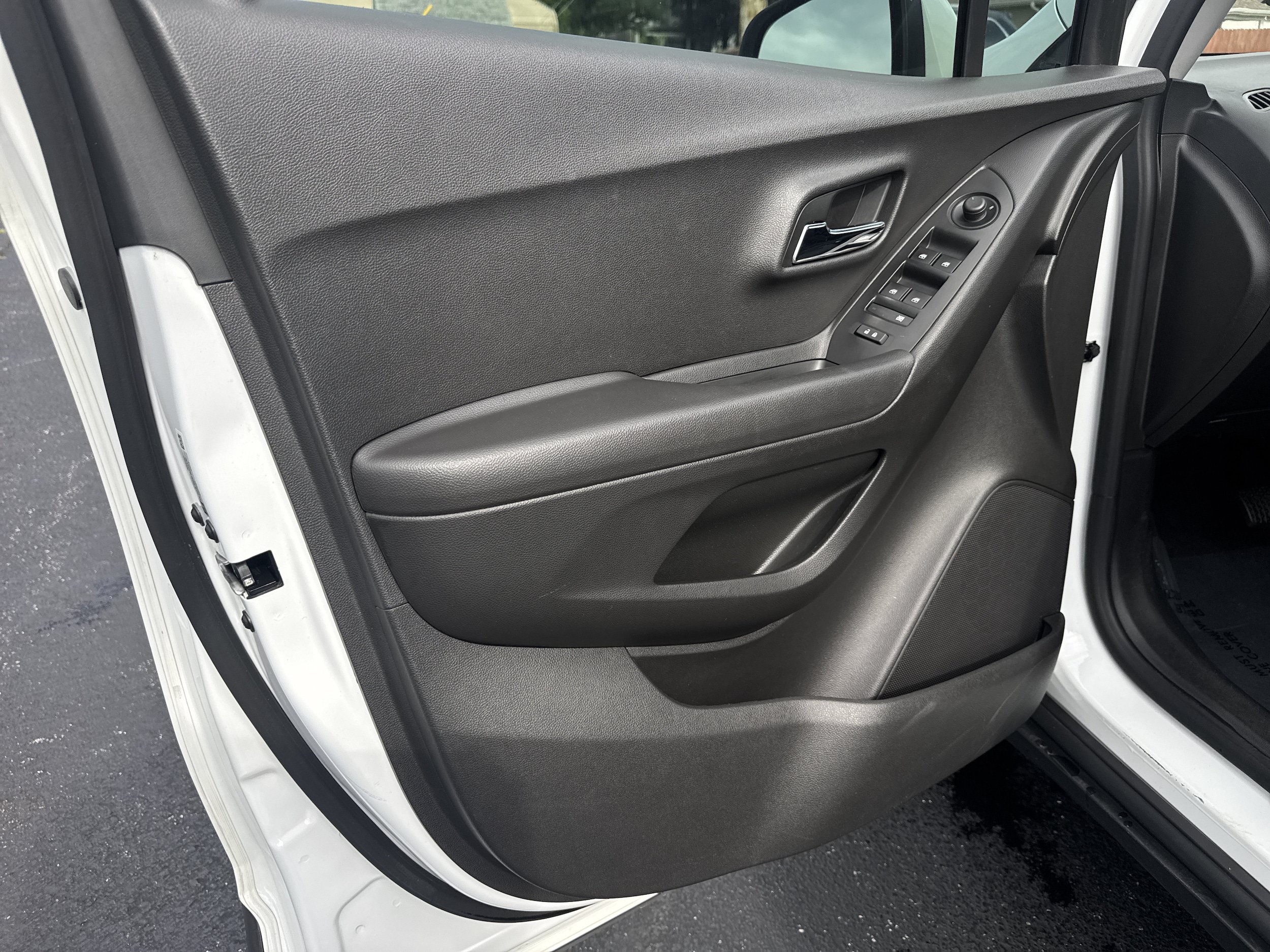 Used 2020 Chevrolet Trax LT w/ LT Convenience Package FWD image 5