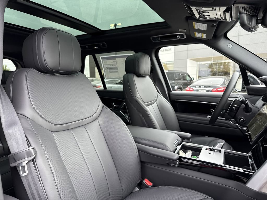 New 2025 Land Rover Range Rover SE image 16