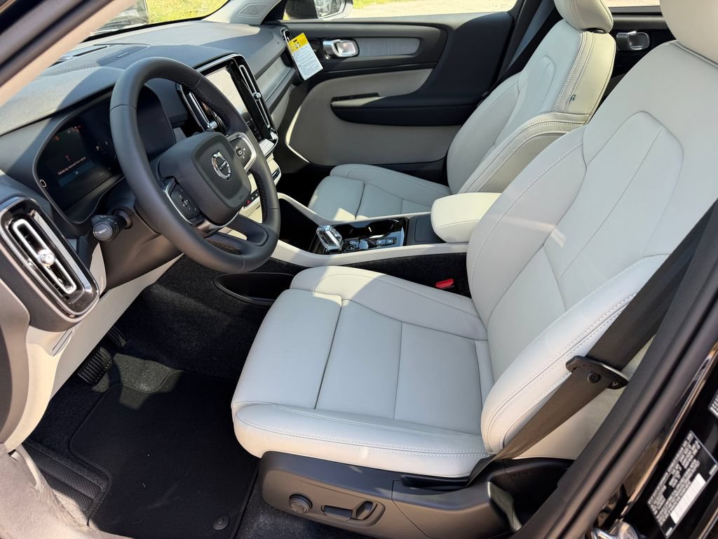 New 2026 Volvo XC40 B5 Plus w/ Climate Package AWD/4WD image 17