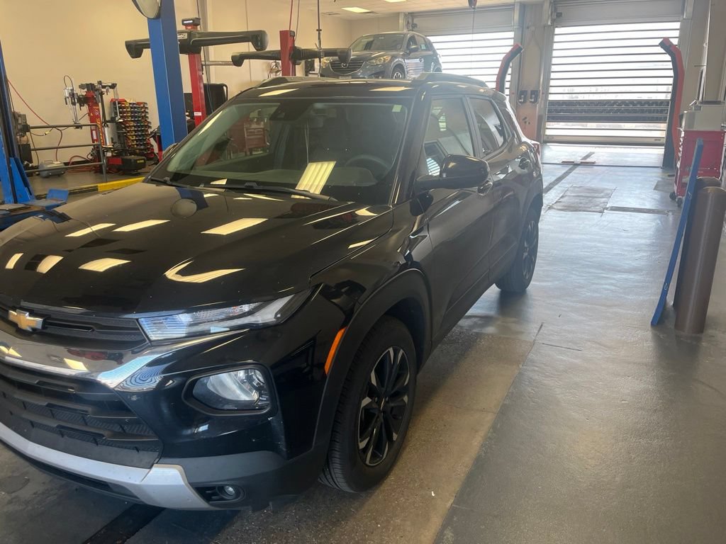 Used 2022 Chevrolet TrailBlazer LT FWD image 2