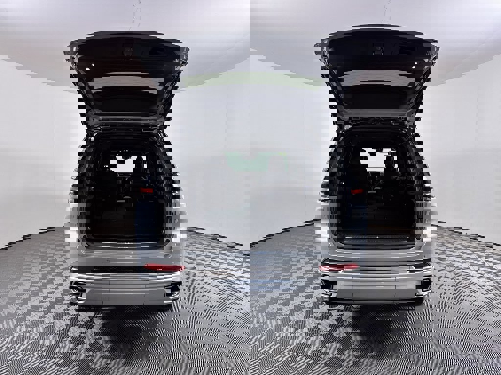 Used 2021 Jeep Grand Cherokee L Summit w/ Luxury Tech Group V image 10