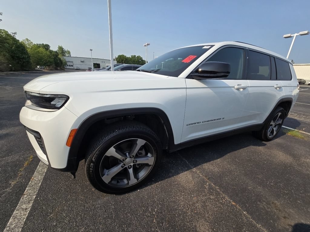 Used 2026 Jeep Grand Cherokee L Limited AWD/4WD image 4