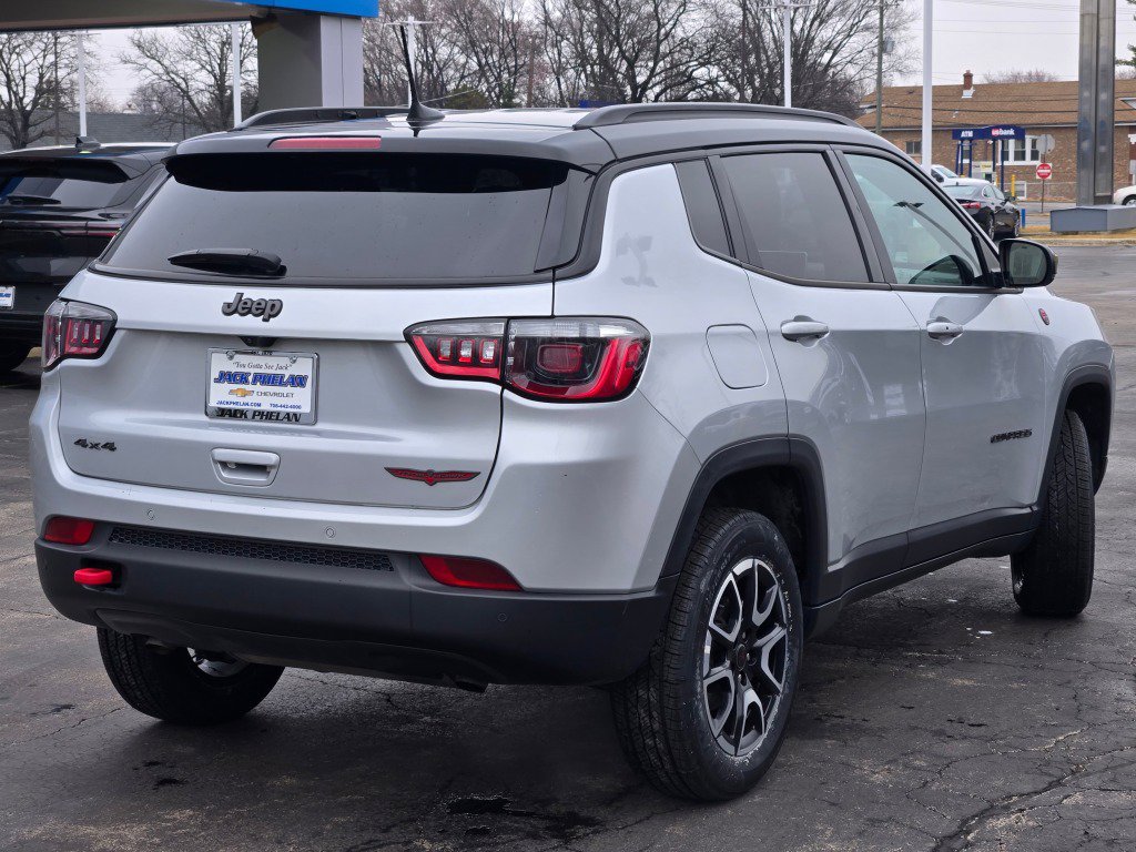 Used 2025 Jeep Compass Trailhawk AWD/4WD image 12