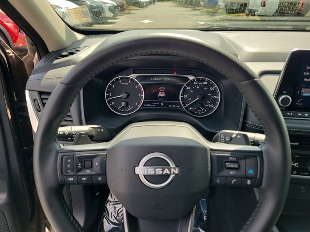 Used 2025 Nissan Rogue SV w/ SV Premium Package FWD image 23